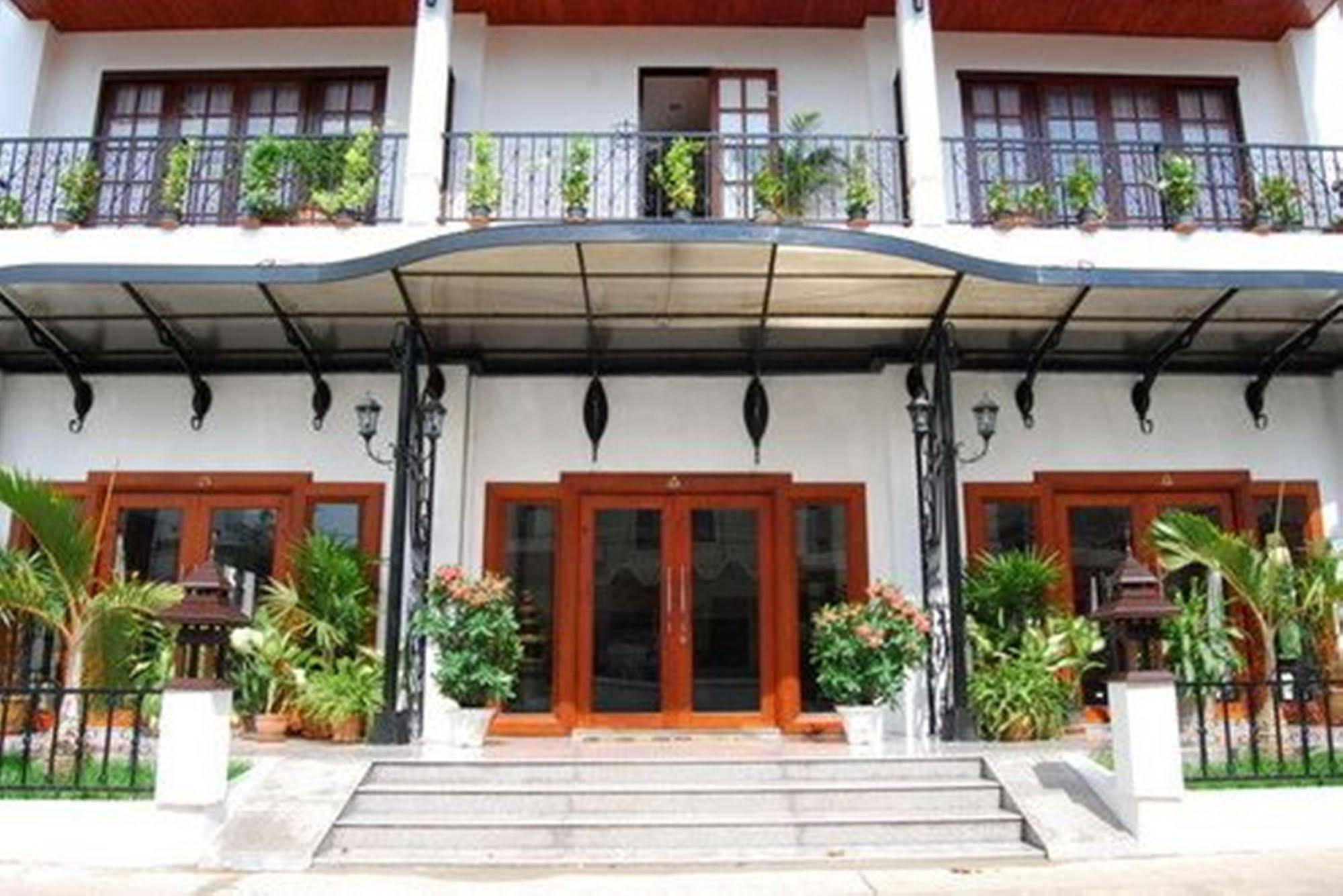 Vayakorn Inn Вьентьян Экстерьер фото